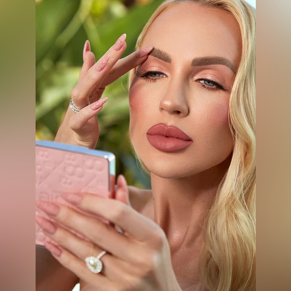 Ciate London x Christine Quinn Eye Shadow Palette- Bo$$ B*itch. Flare, Fiery - Picture 8 of 11